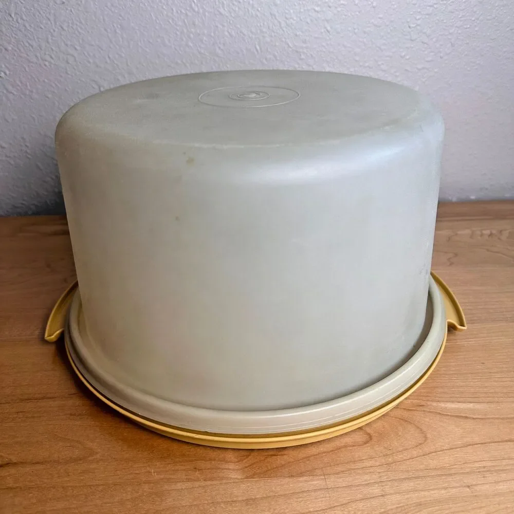 Vintage Tupperware Cake Carrier 12